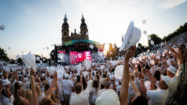 FFH Just White: 11.000 feiern vor dem Dom
